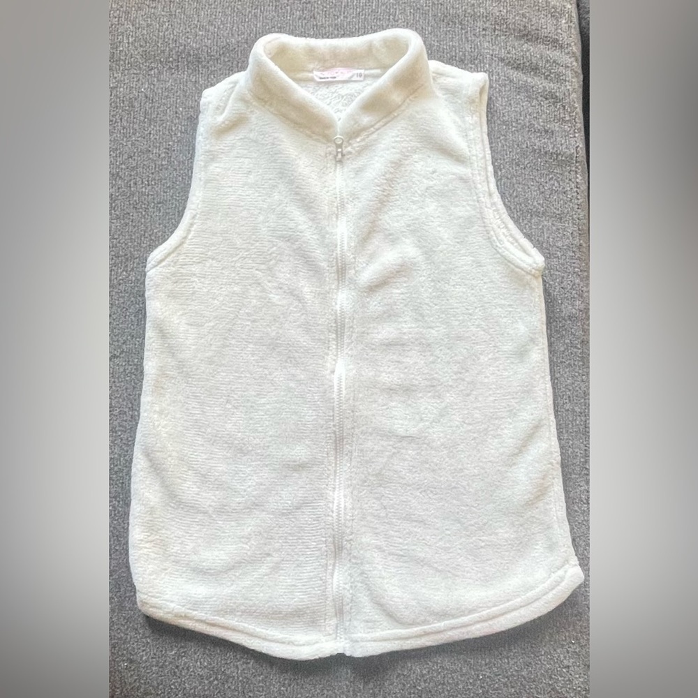 Youth vest - super soft & cozy, front zipper.. brand "young hearts"
